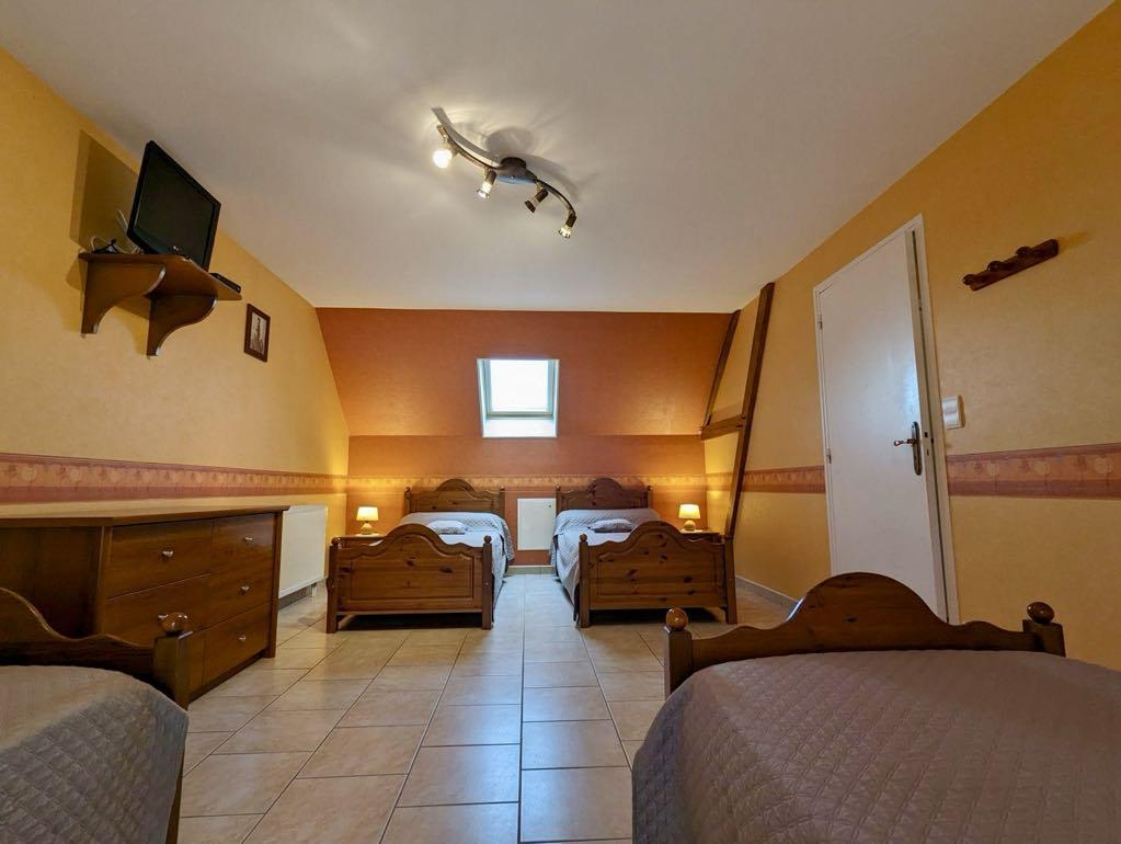 Étage - Chambre 4 lits 1 personne